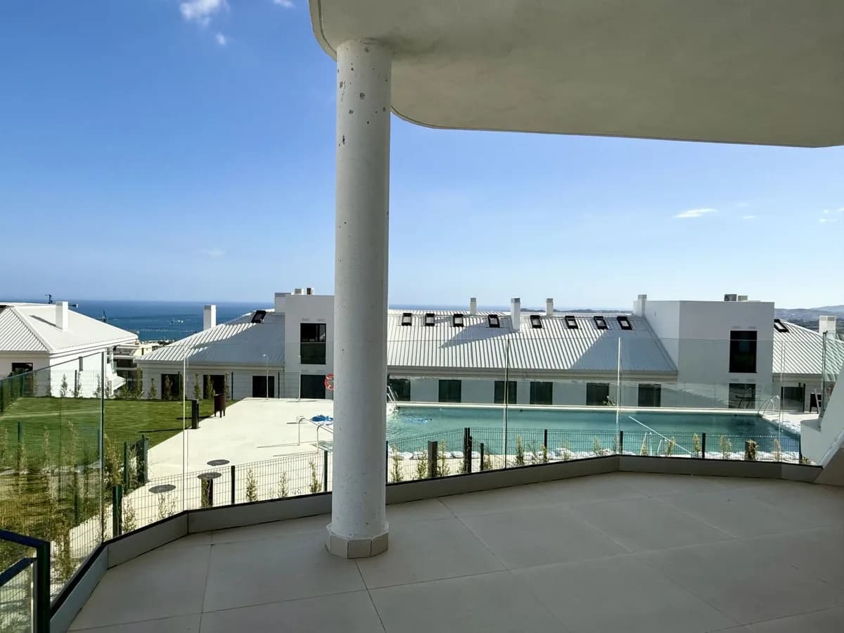 3 Bedroom Middle Floor Apartment for Sale in Fuengirola, Málaga - Image 5
