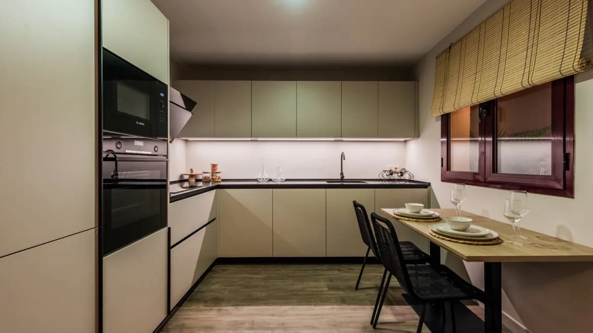 2 Bedroom Top Floor Apartment for Sale in El Paraiso, Málaga - Image 6