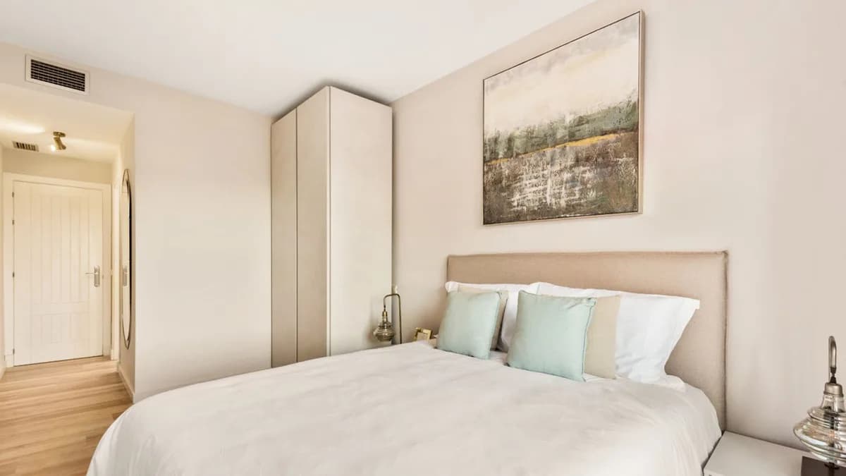 2 Bedroom Top Floor Apartment for Sale in El Paraiso, Málaga - Image 8