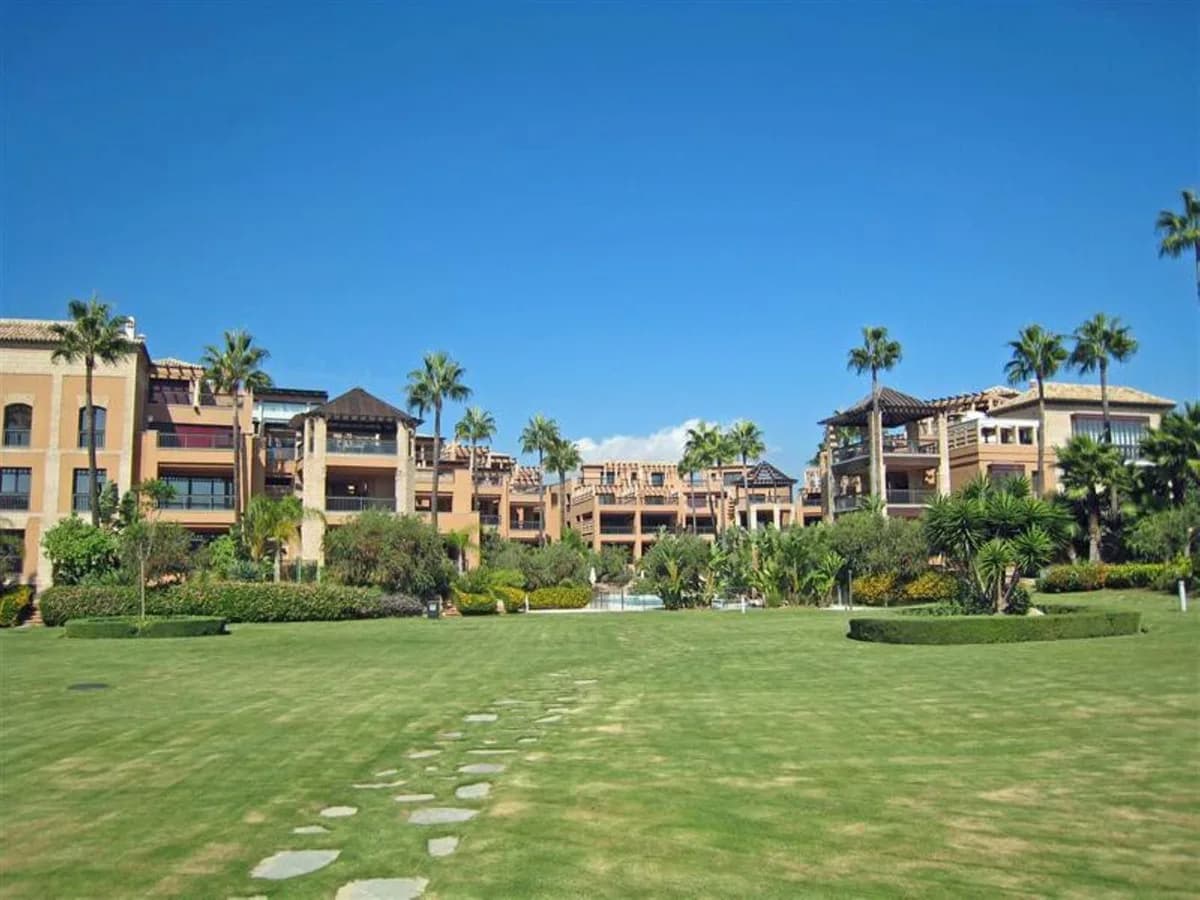 3 Bedroom Ground Floor Apartment for Sale in San Pedro de Alcántara, Málaga - Image 2