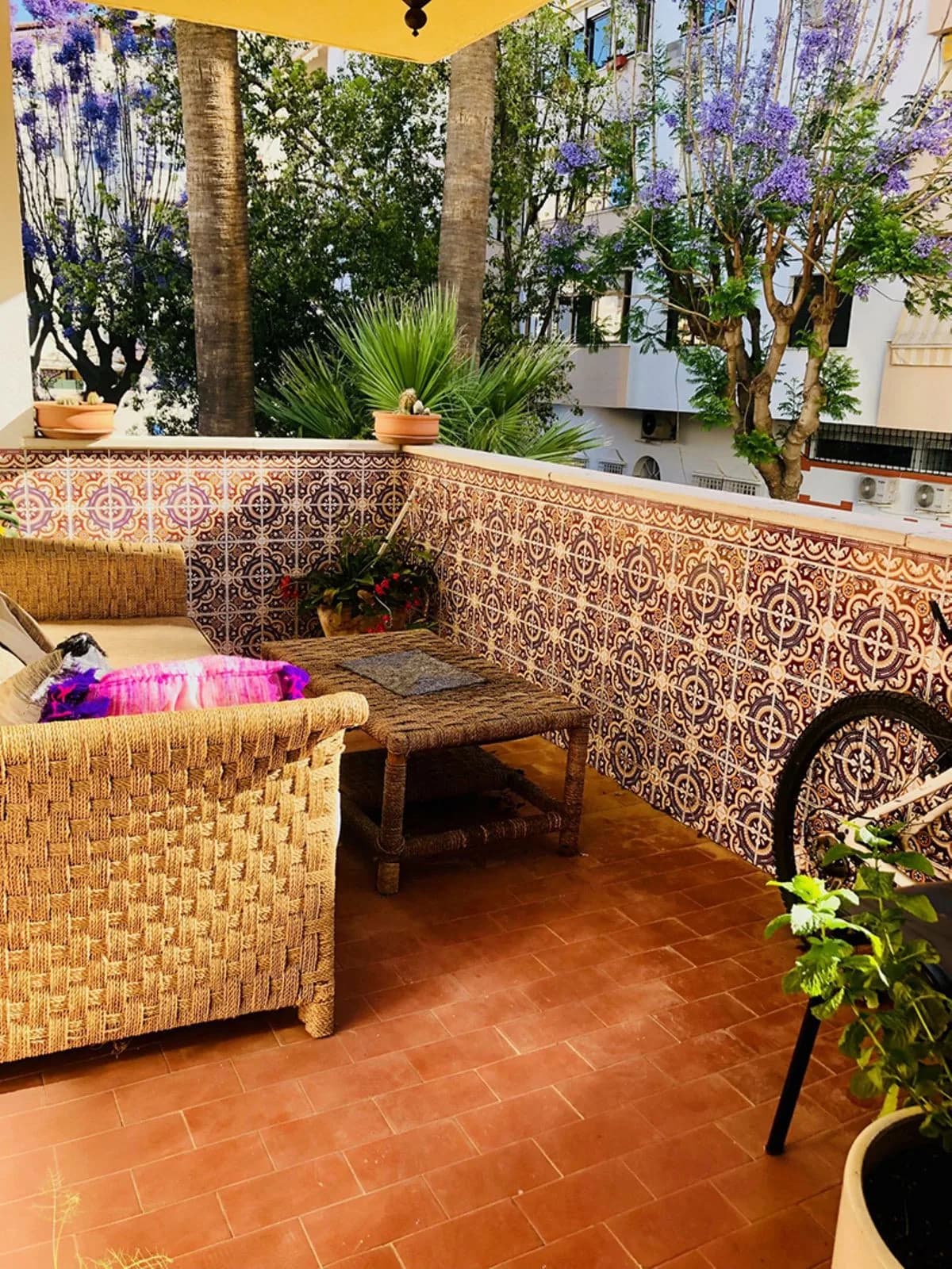 4 Bedroom Middle Floor Apartment for Sale in Estepona, Málaga