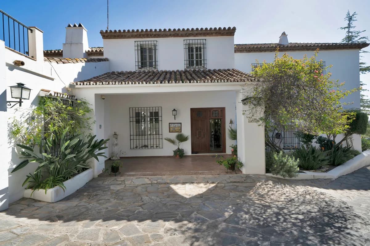 6 Bedroom Detached Villa for Sale in Las Brisas, Málaga - Image 4