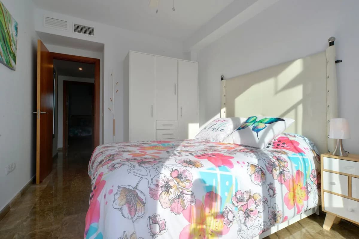 2 Bedroom Top Floor Apartment for Sale in Estepona, Málaga - Image 4