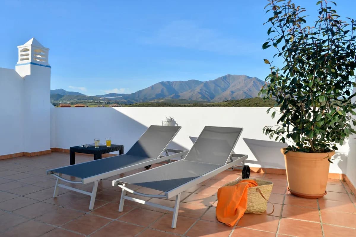 2 Bedroom Top Floor Apartment for Sale in Estepona, Málaga - Image 6