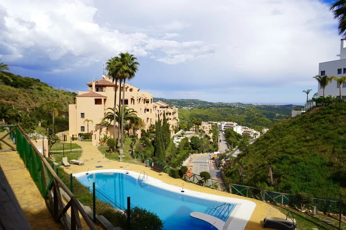 2 Bedroom Middle Floor Apartment for Sale in Mijas, Málaga