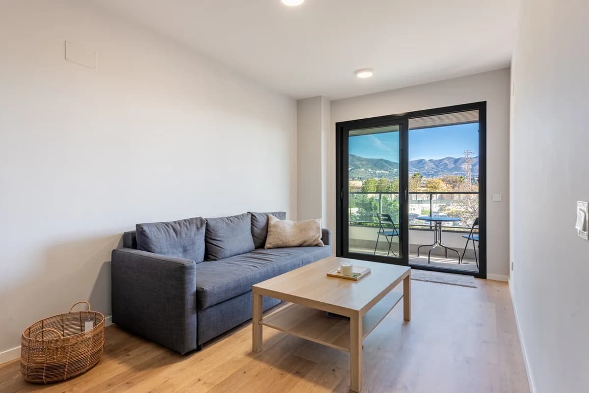 3 Bedroom Middle Floor Apartment for Sale in Las Lagunas, Málaga - Image 8