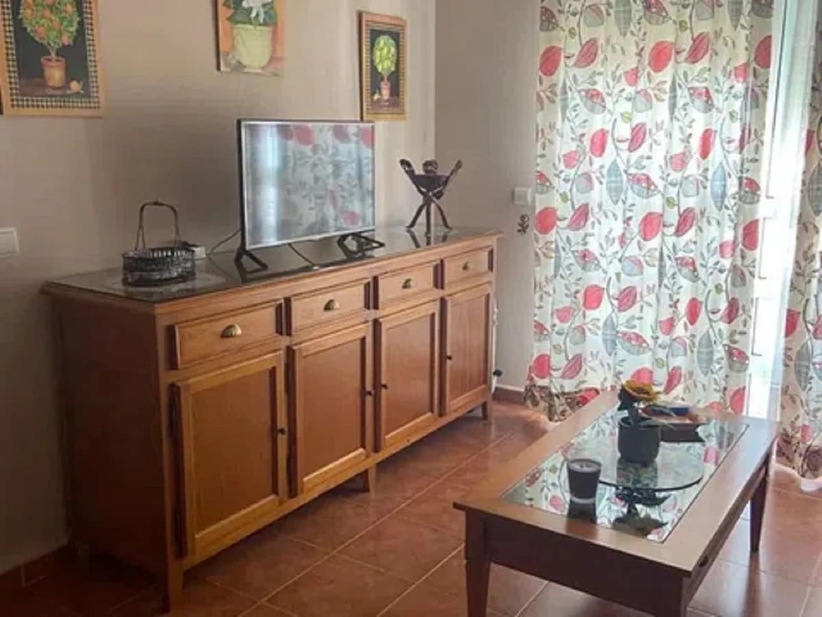 1 Bedroom Middle Floor Apartment for Sale in Fuengirola, Málaga - Image 2