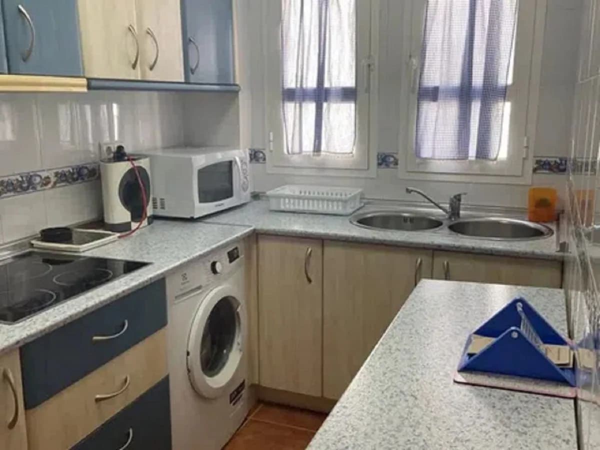 1 Bedroom Middle Floor Apartment for Sale in Fuengirola, Málaga - Image 4