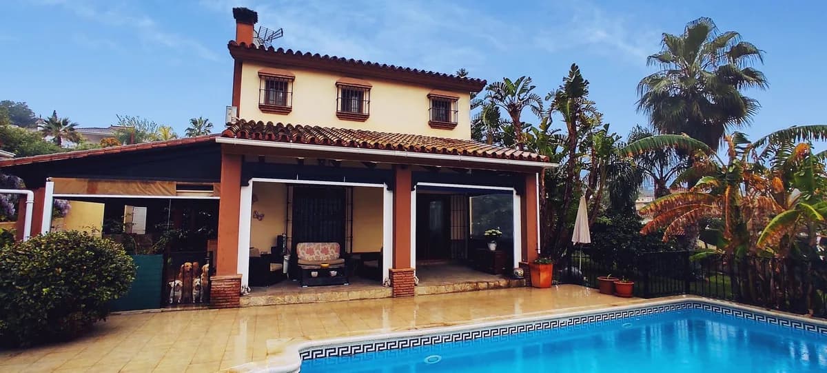 4 Bedroom Detached Villa for Sale in Alhaurín el Grande, Málaga