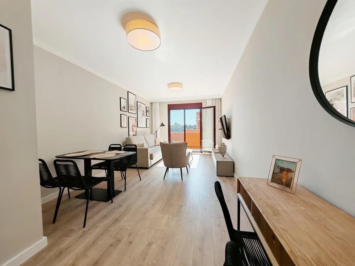 3 Bedroom Penthouse for Sale in Benahavís, Málaga - Image 2
