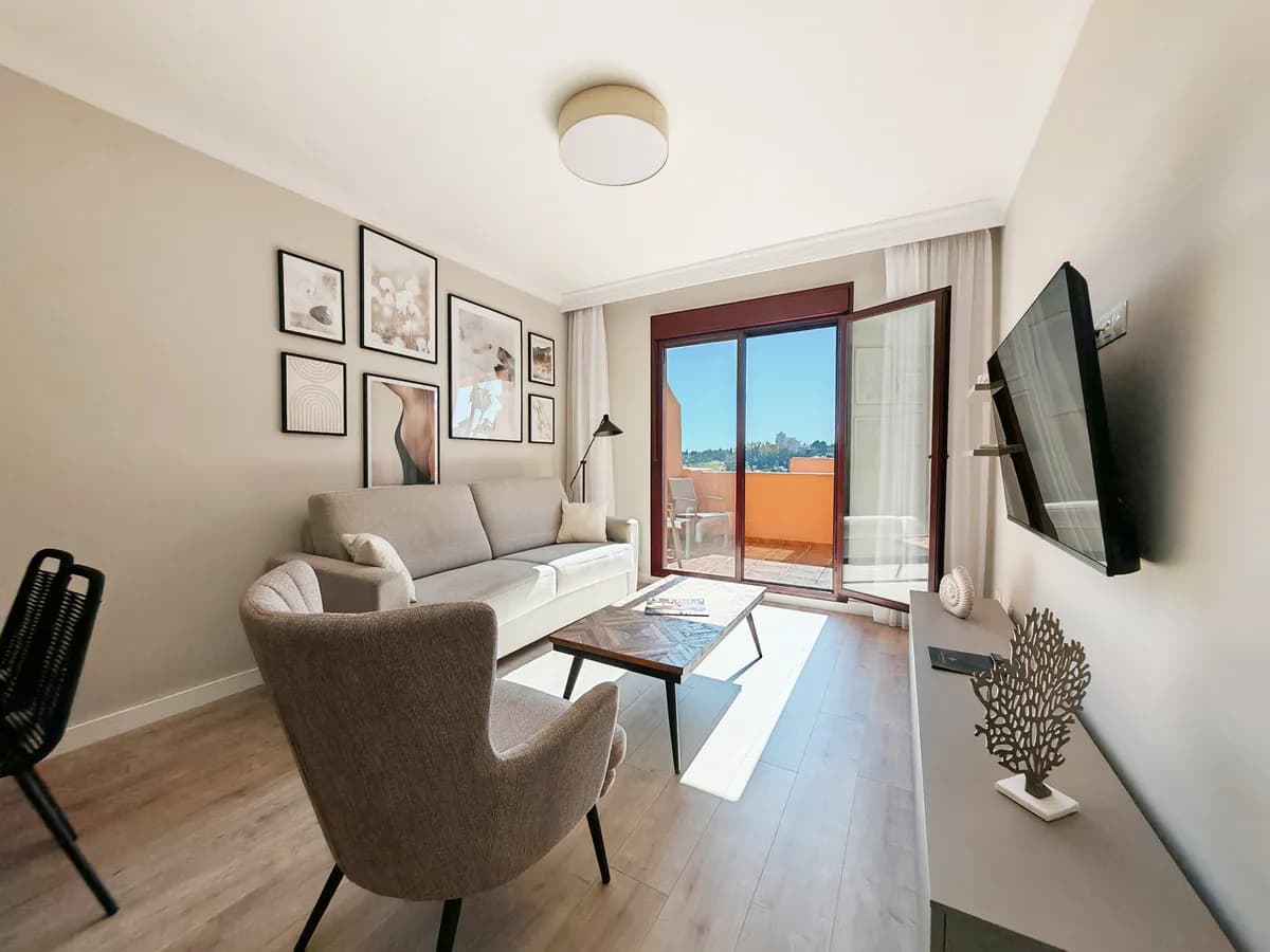 3 Bedroom Penthouse for Sale in Benahavís, Málaga - Image 3