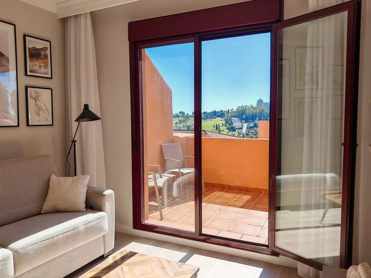 3 Bedroom Penthouse for Sale in Benahavís, Málaga - Image 4