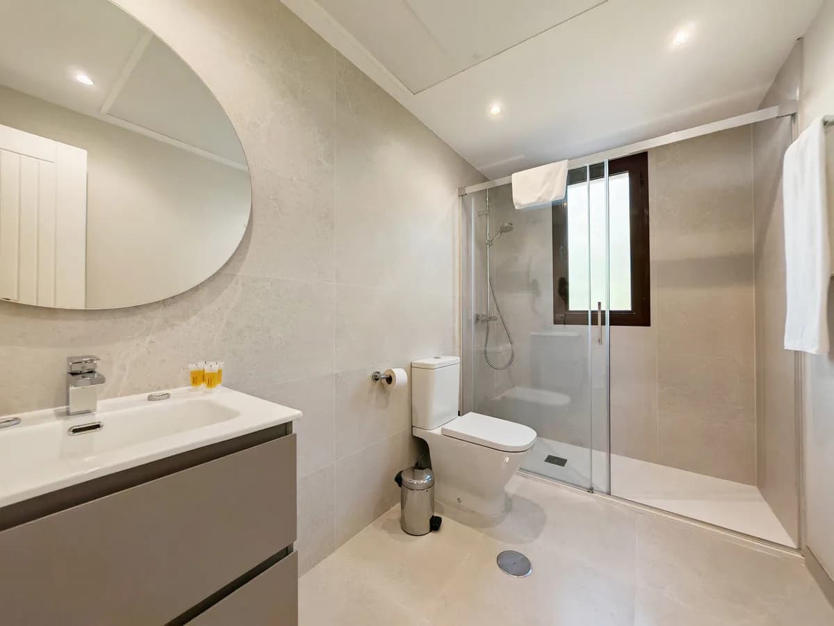 3 Bedroom Penthouse for Sale in Benahavís, Málaga - Image 9
