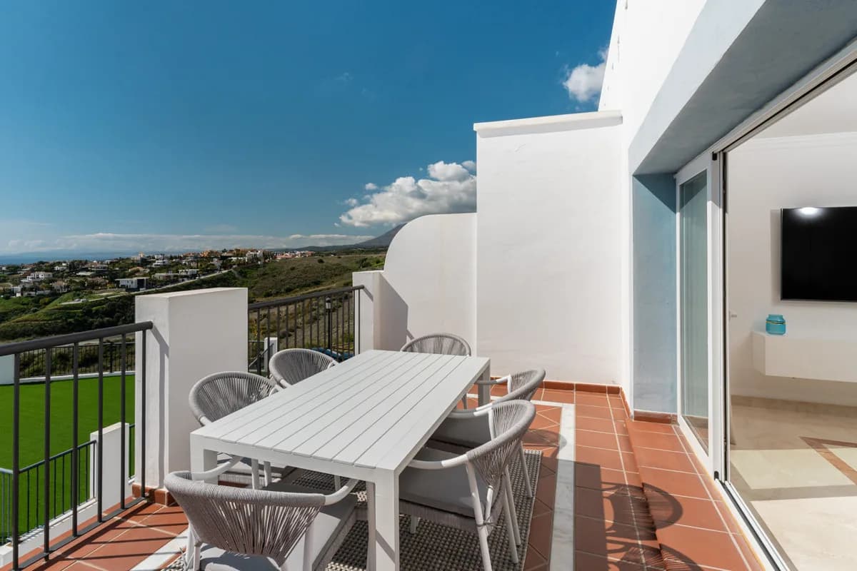 2 Bedroom Penthouse Duplex for Sale in Benahavís, Málaga - Image 4