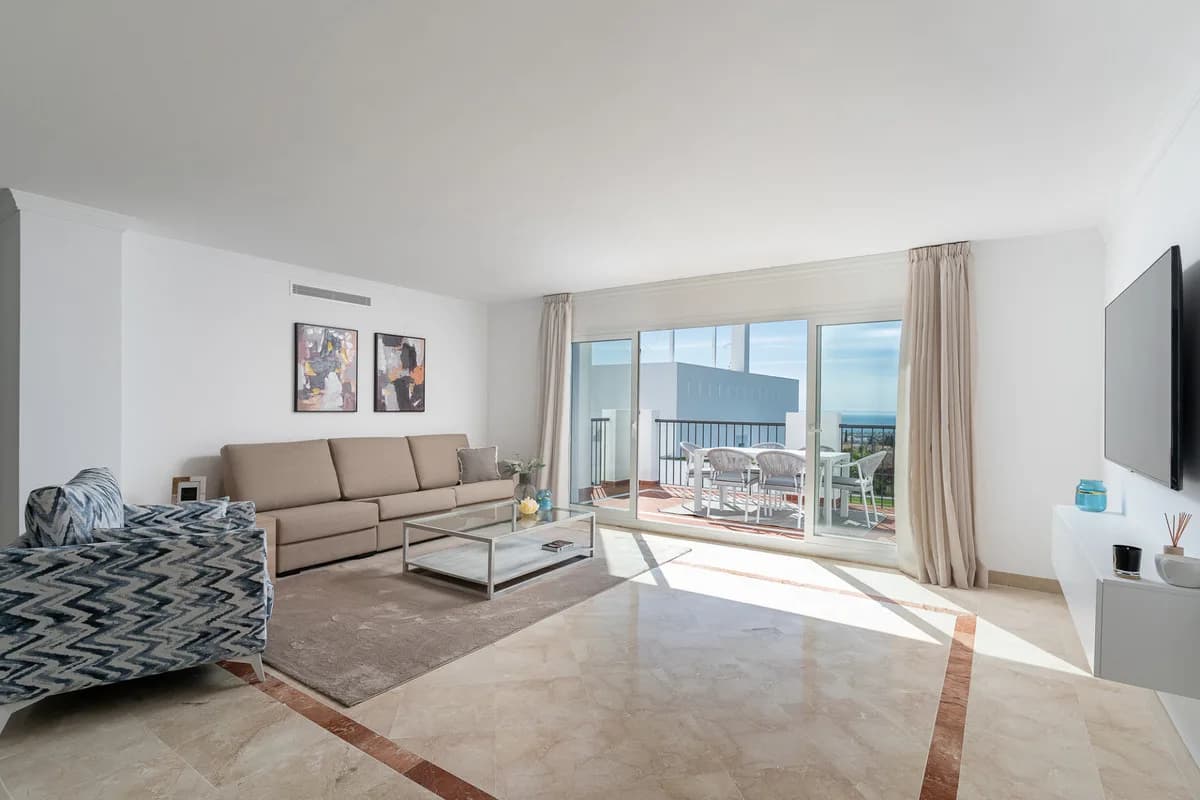 2 Bedroom Penthouse Duplex for Sale in Benahavís, Málaga - Image 5