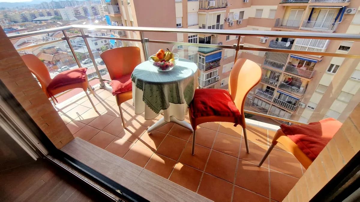 1 Bedroom Middle Floor Apartment for Sale in Fuengirola, Málaga - Image 6