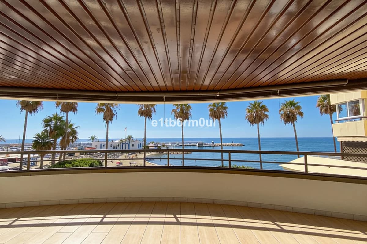 3 Bedroom Middle Floor Apartment for Sale in Marbella, Málaga