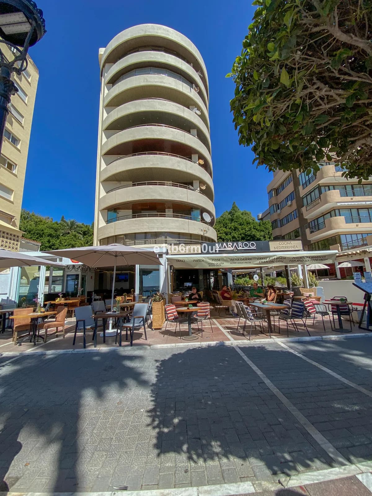 3 Bedroom Middle Floor Apartment for Sale in Marbella, Málaga - Image 6