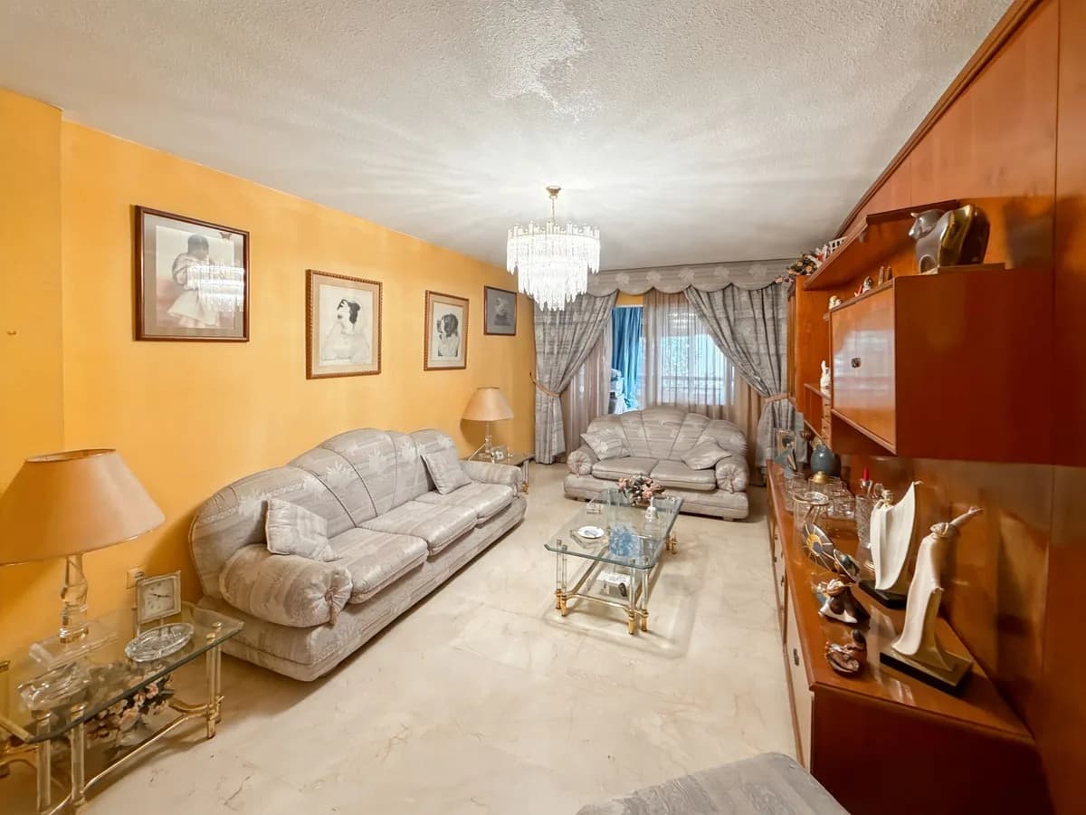 3 Bedroom Middle Floor Apartment for Sale in Perchel Sur, Málaga - Image 2