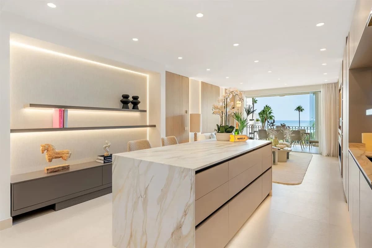 3 Bedroom Middle Floor Apartment for Sale in New Golden Mile, Málaga - Image 8