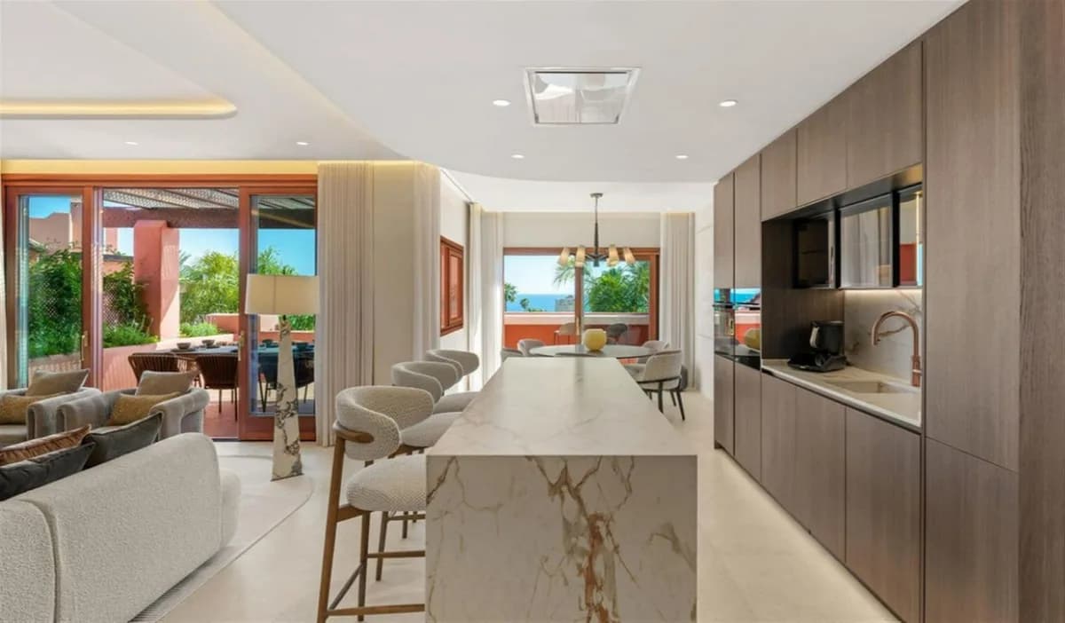 3 Bedroom Penthouse for Sale in New Golden Mile, Málaga - Image 6