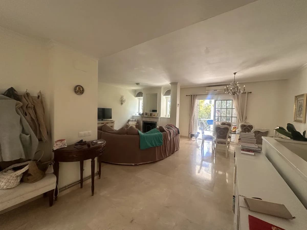 4 Bedroom Townhouse for Sale in Aloha, Málaga - Image 3