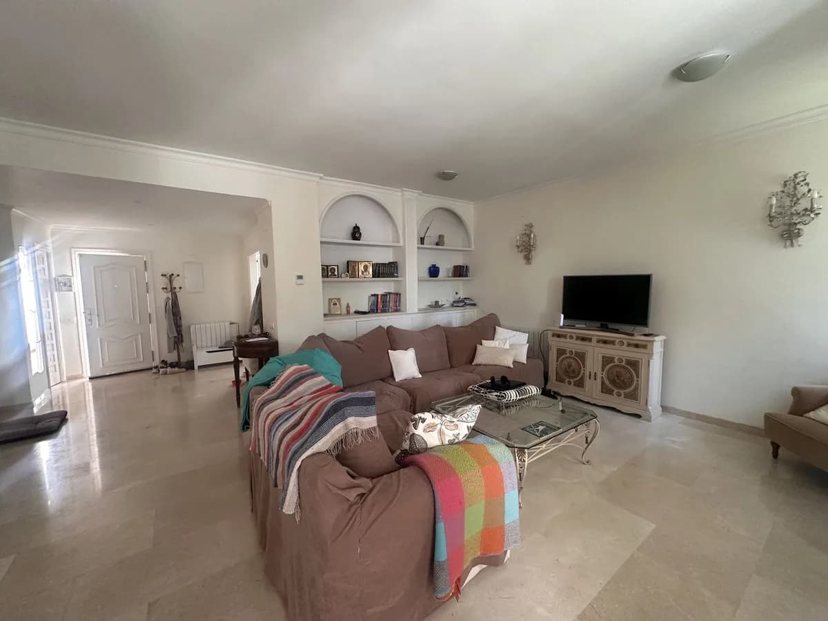 4 Bedroom Townhouse for Sale in Aloha, Málaga - Image 8