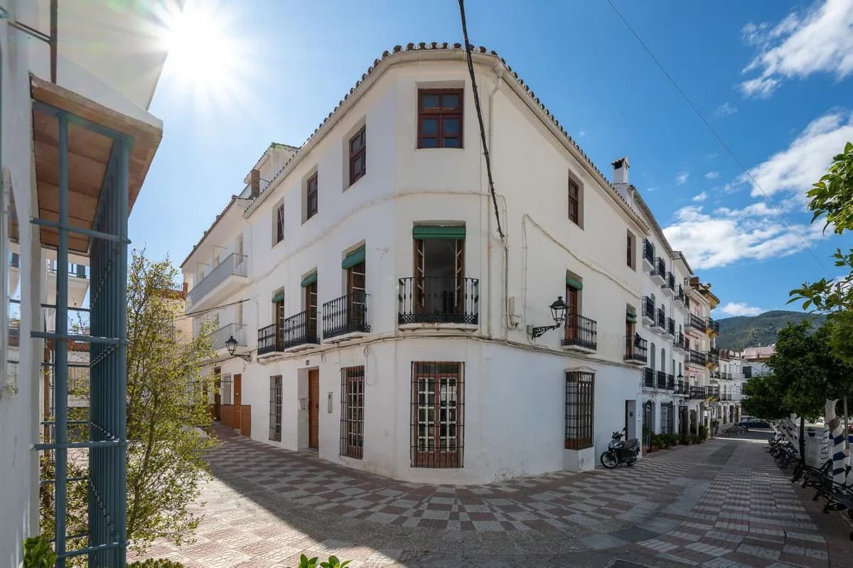 7 Bedroom Townhouse for Sale in Tolox, Málaga - Image 3
