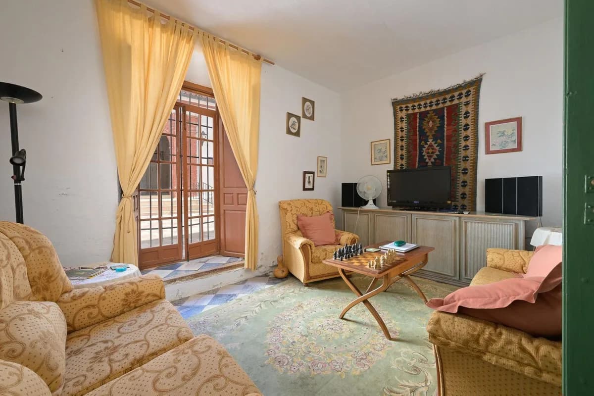 7 Bedroom Townhouse for Sale in Tolox, Málaga - Image 7