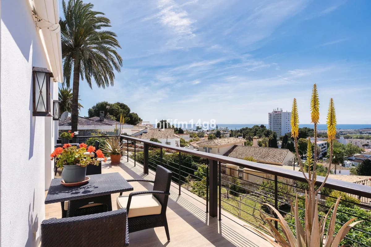 4 Bedroom Detached Villa for Sale in Nueva Andalucía, Málaga - Image 7