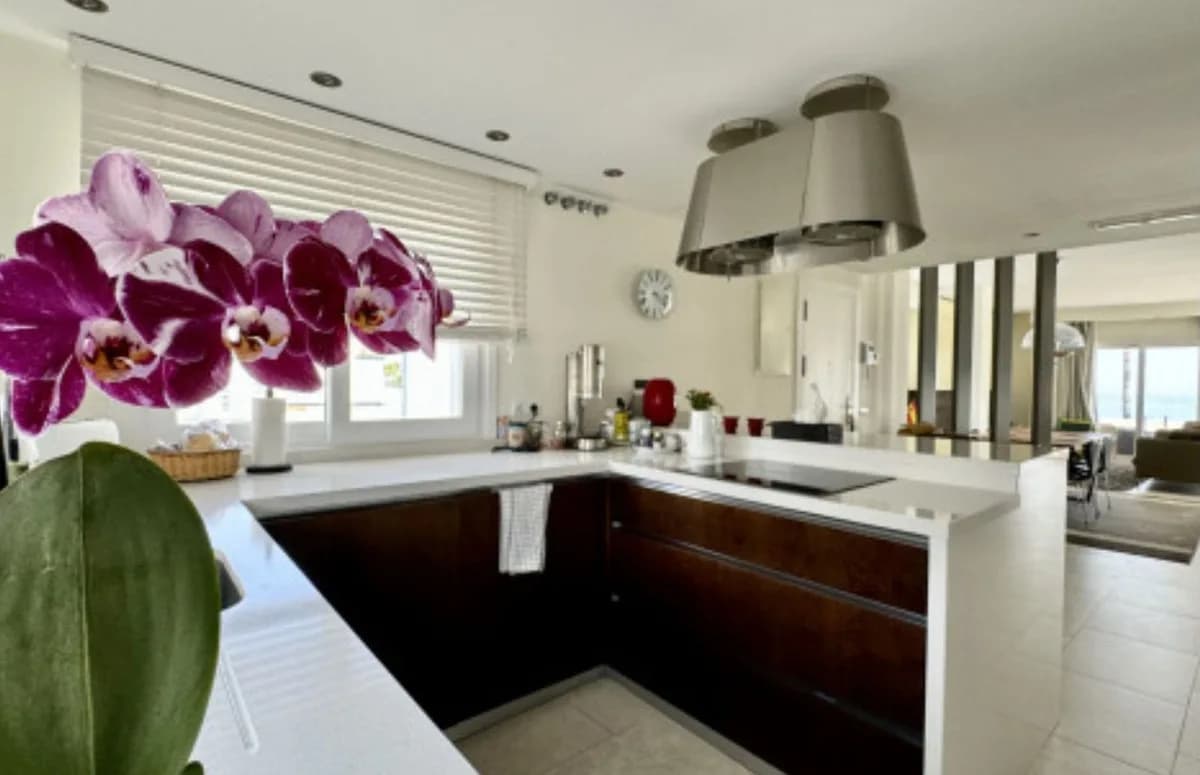 3 Bedroom Penthouse for Sale in Estepona, Málaga - Image 5