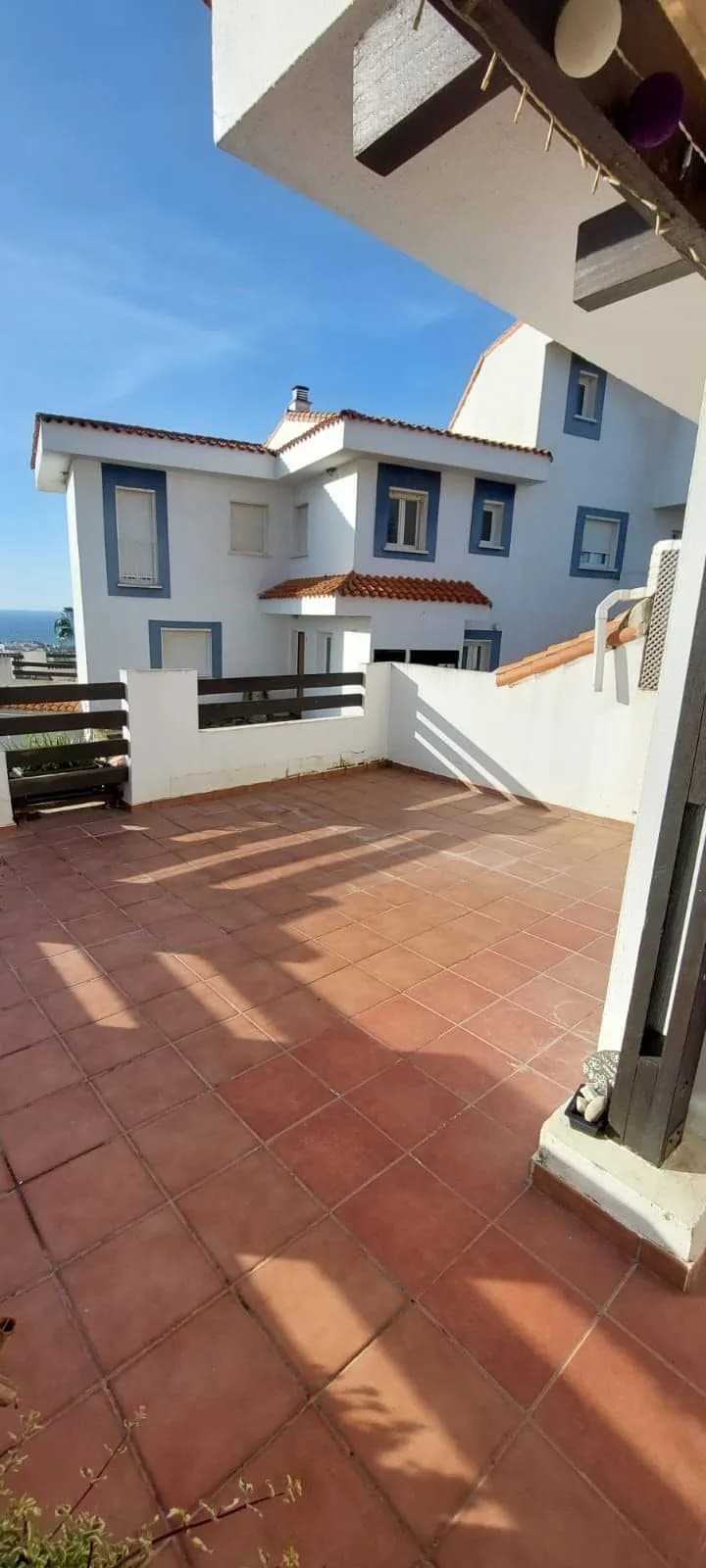 3 Bedroom Middle Floor Apartment for Sale in Manilva, Málaga - Image 4