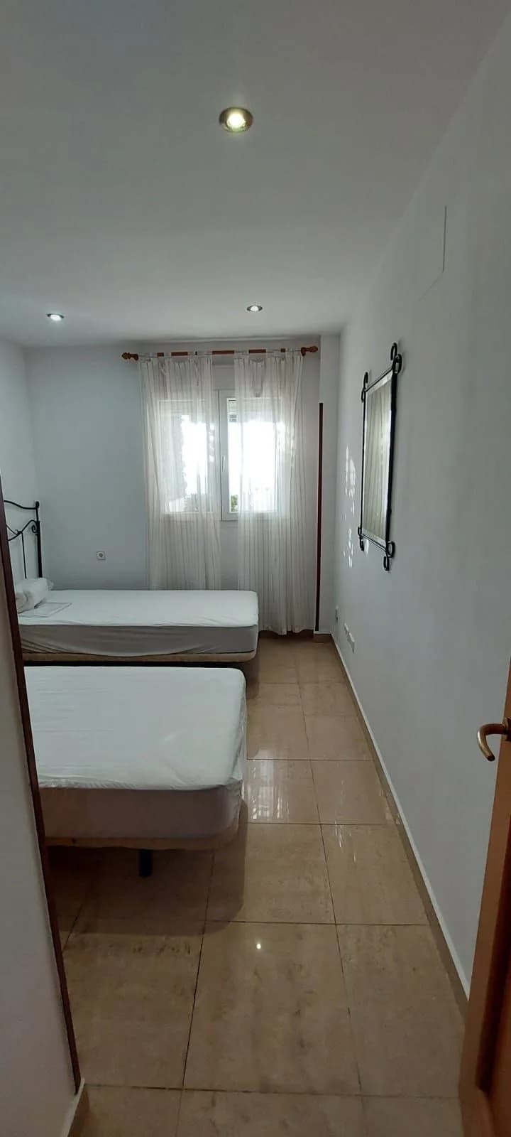 3 Bedroom Middle Floor Apartment for Sale in Manilva, Málaga - Image 8