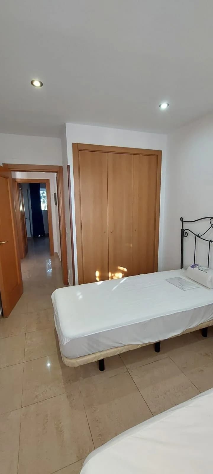 3 Bedroom Middle Floor Apartment for Sale in Manilva, Málaga - Image 9