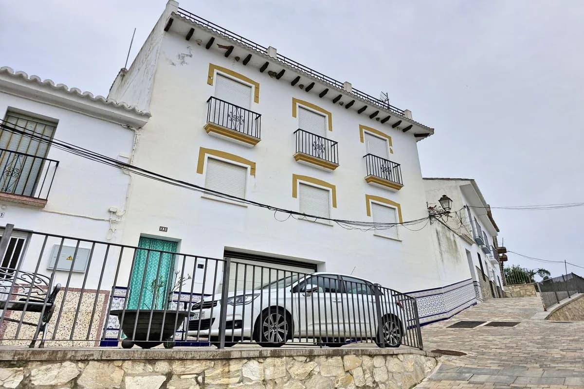 7 Bedroom Townhouse for Sale in Guaro, Málaga