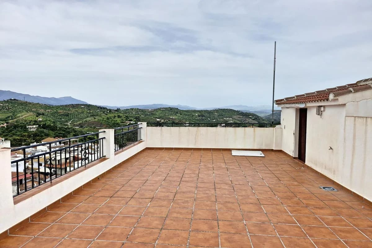 7 Bedroom Townhouse for Sale in Guaro, Málaga - Image 3