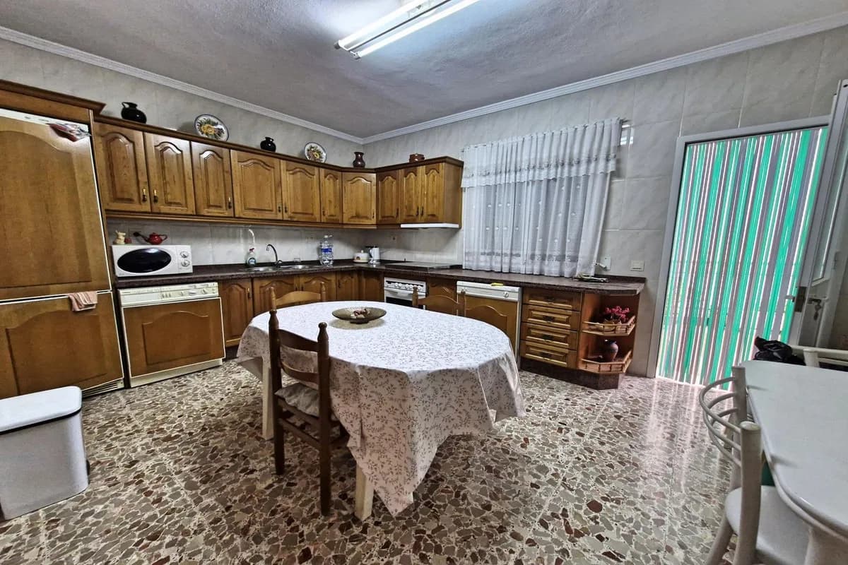 7 Bedroom Townhouse for Sale in Guaro, Málaga - Image 7