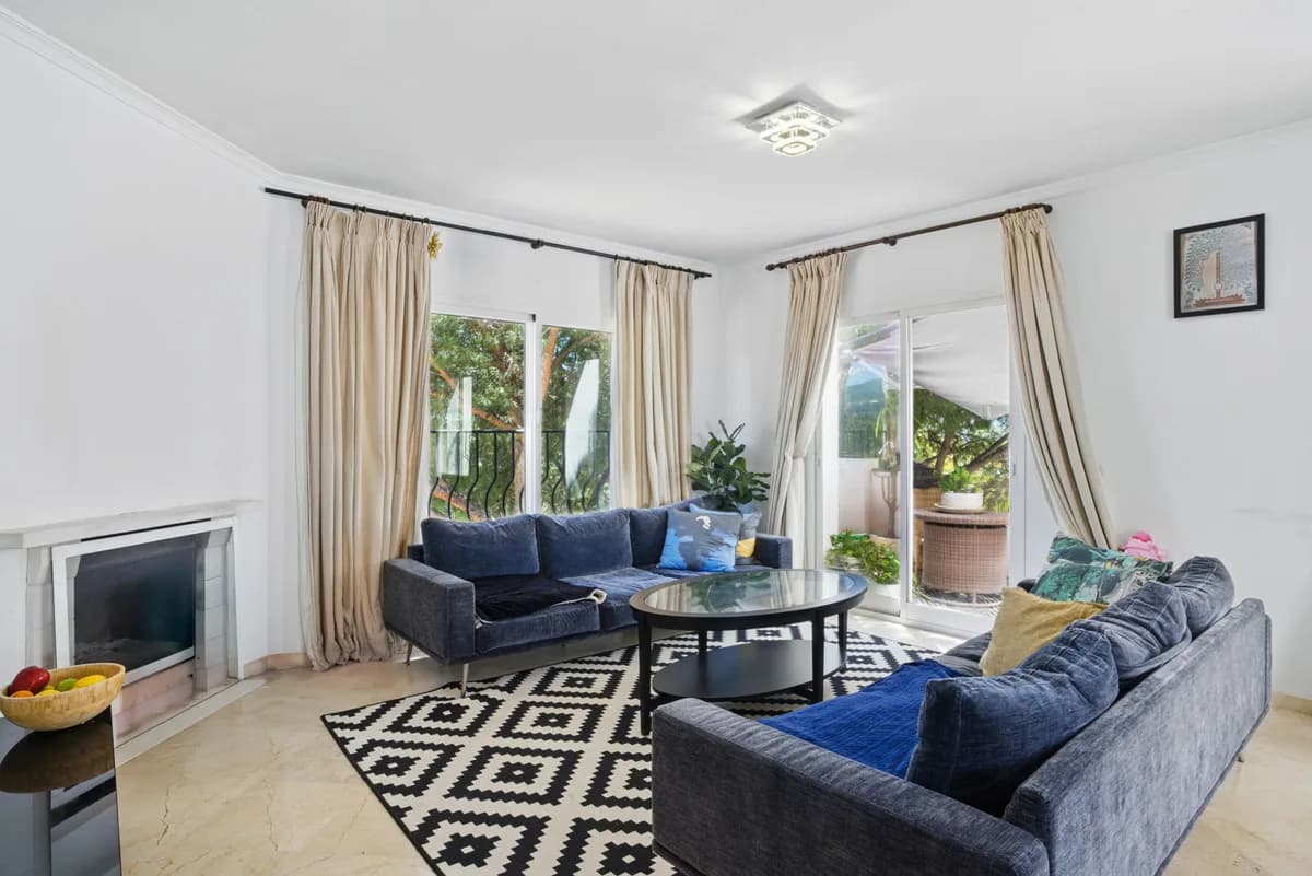 4 Bedroom Penthouse Duplex for Sale in Nueva Andalucía, Málaga - Image 2