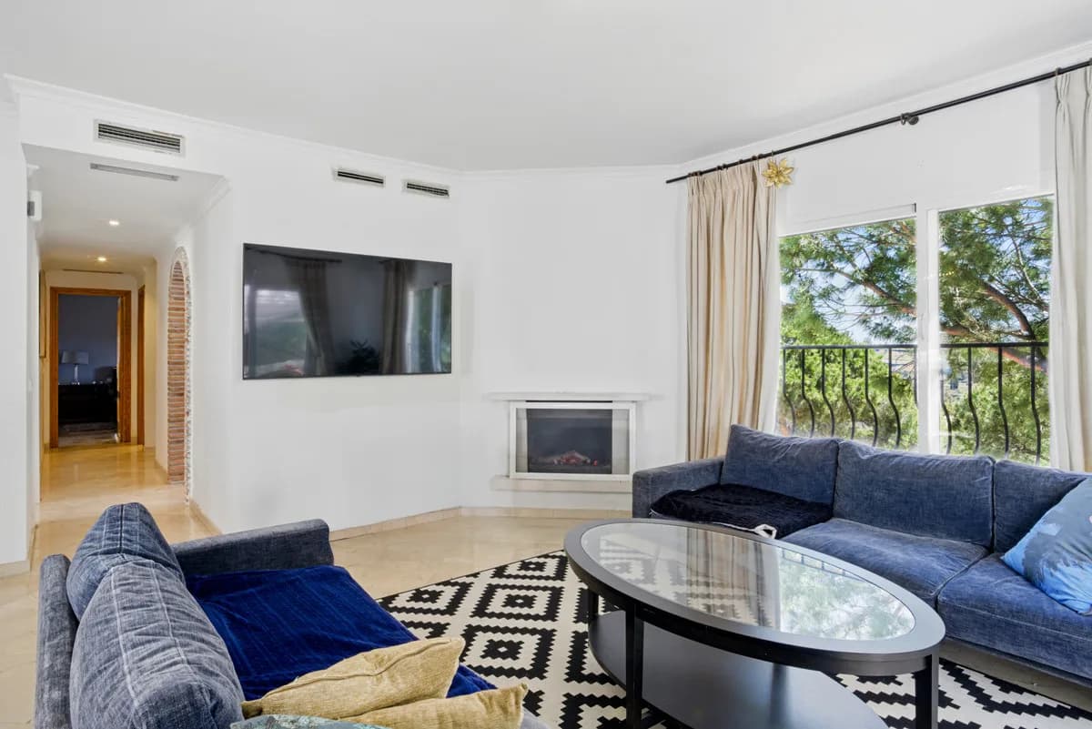 4 Bedroom Penthouse Duplex for Sale in Nueva Andalucía, Málaga - Image 8