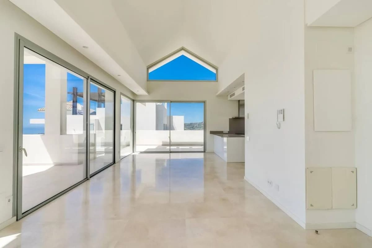 4 Bedroom Penthouse for Sale in Benahavís, Málaga - Image 2