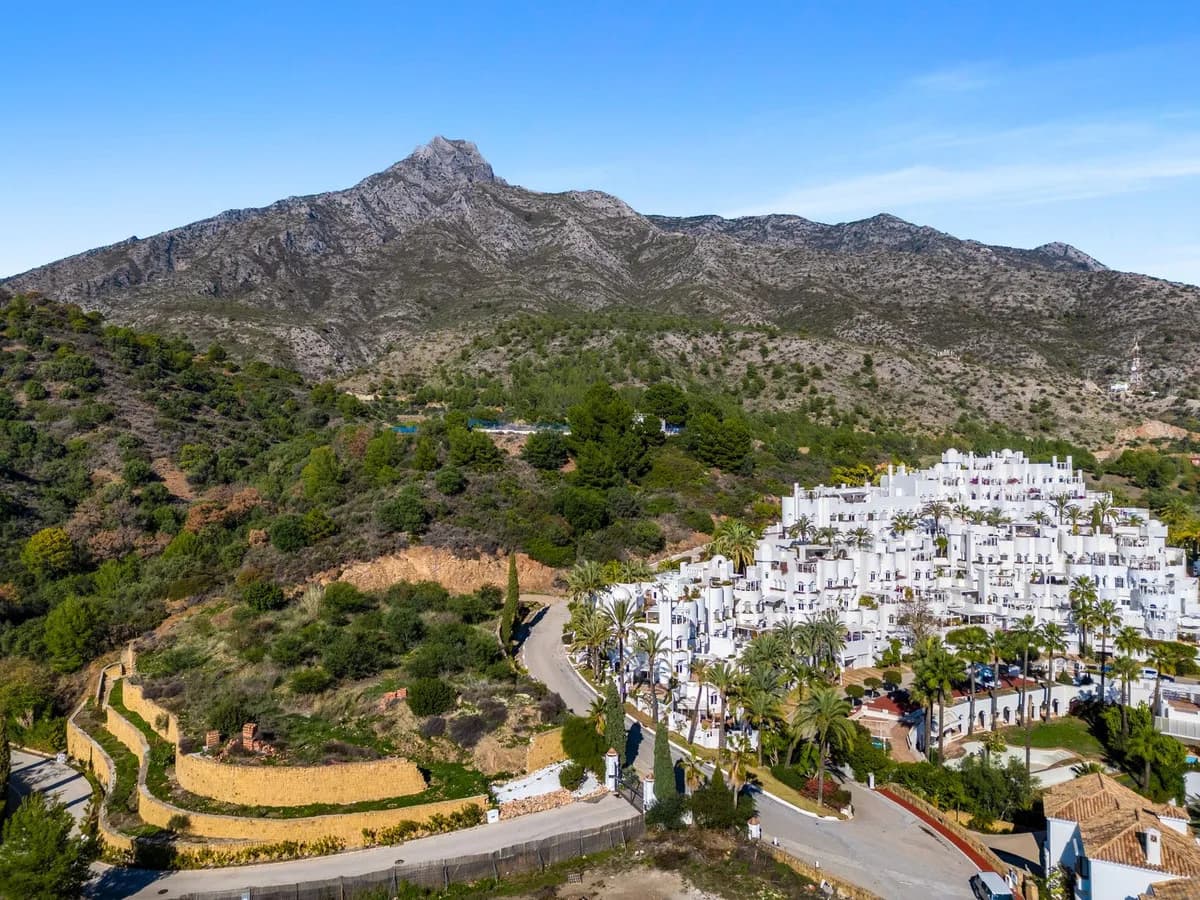 3 Bedroom Townhouse for Sale in The Golden Mile, Málaga - Image 2