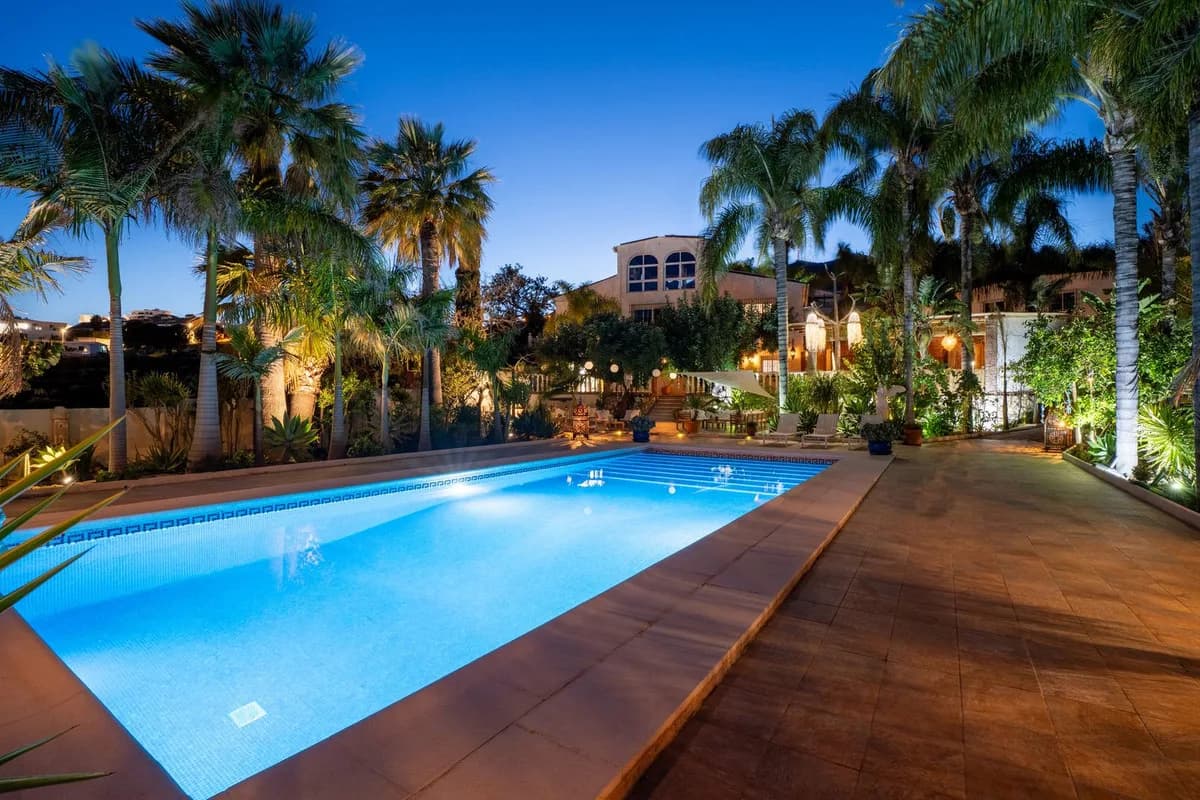 6 Bedroom Detached Villa for Sale in Benalmadena, Málaga
