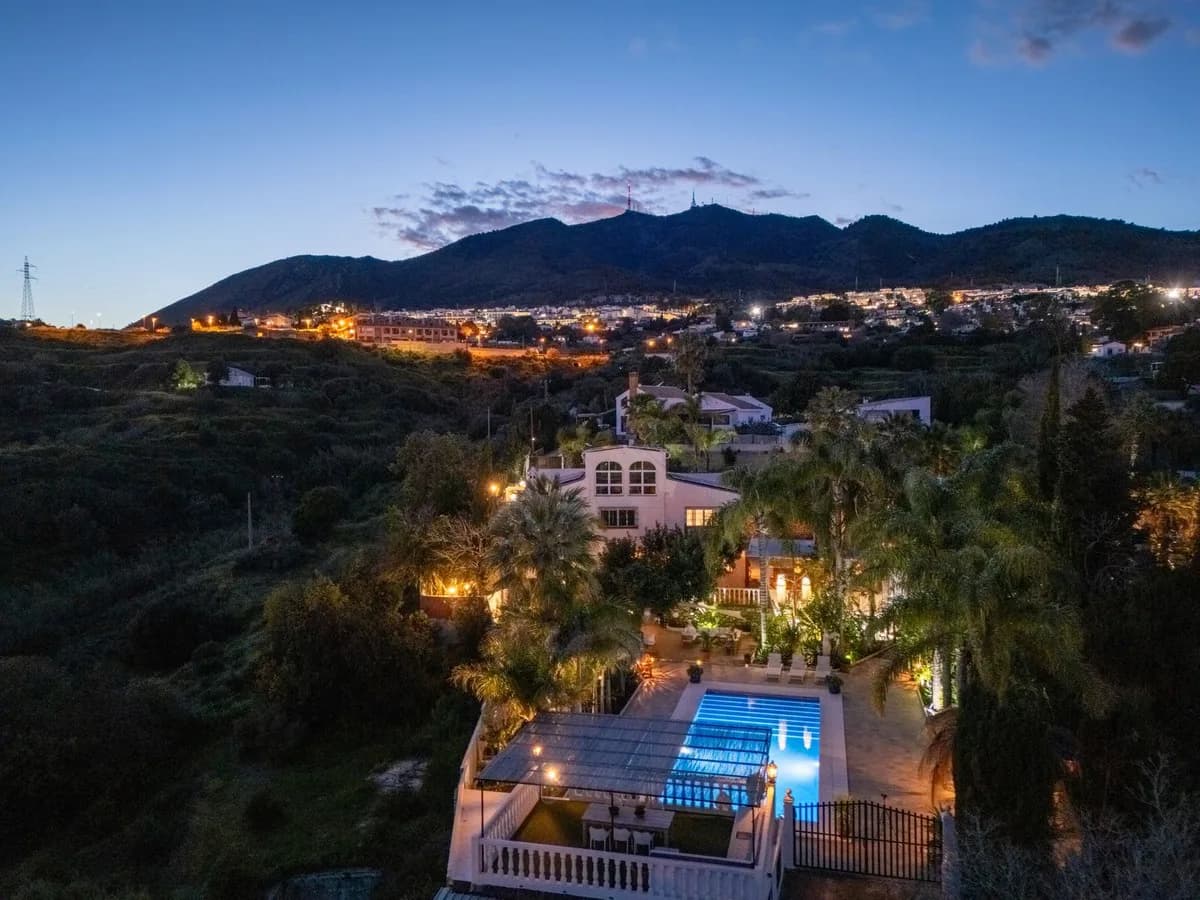 6 Bedroom Detached Villa for Sale in Benalmadena, Málaga - Image 4