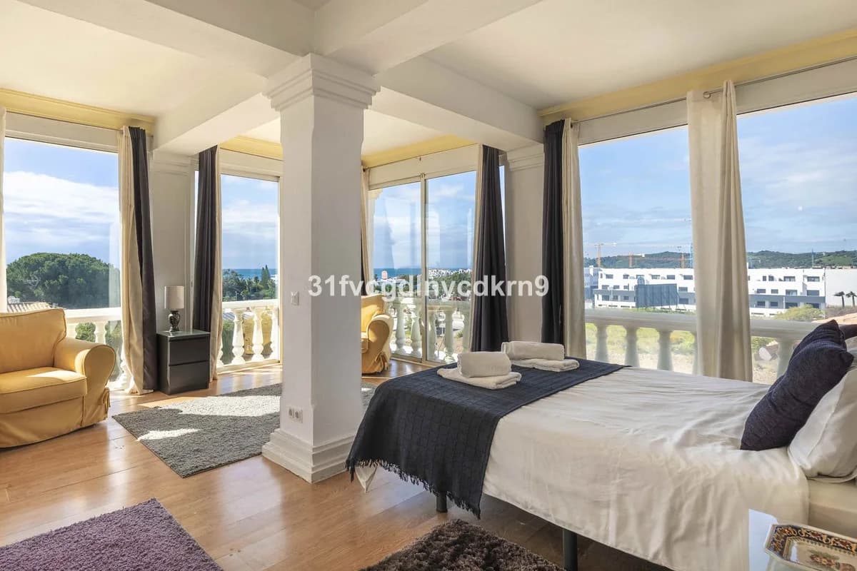 5 Bedroom Detached Villa for Sale in Estepona, Málaga - Image 2