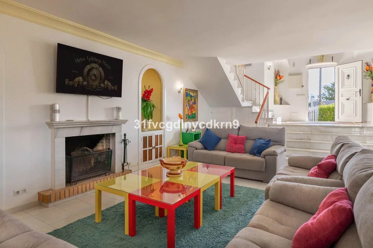 5 Bedroom Detached Villa for Sale in Estepona, Málaga - Image 4
