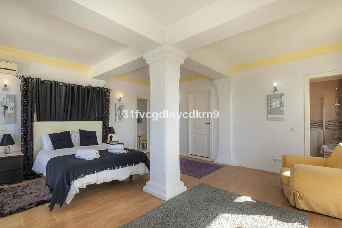 5 Bedroom Detached Villa for Sale in Estepona, Málaga - Image 7