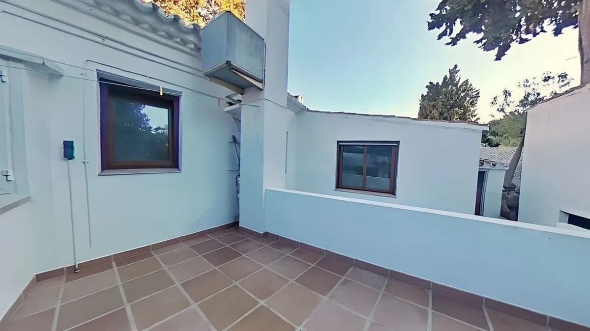 3 Bedroom Townhouse for Sale in The Golden Mile, Málaga - Image 5
