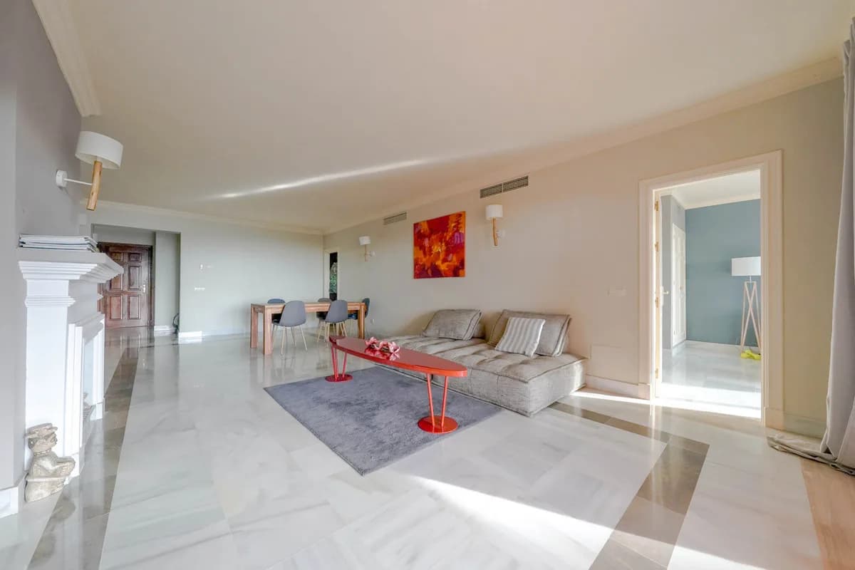 2 Bedroom Middle Floor Apartment for Sale in Monte Halcones, Málaga - Image 2