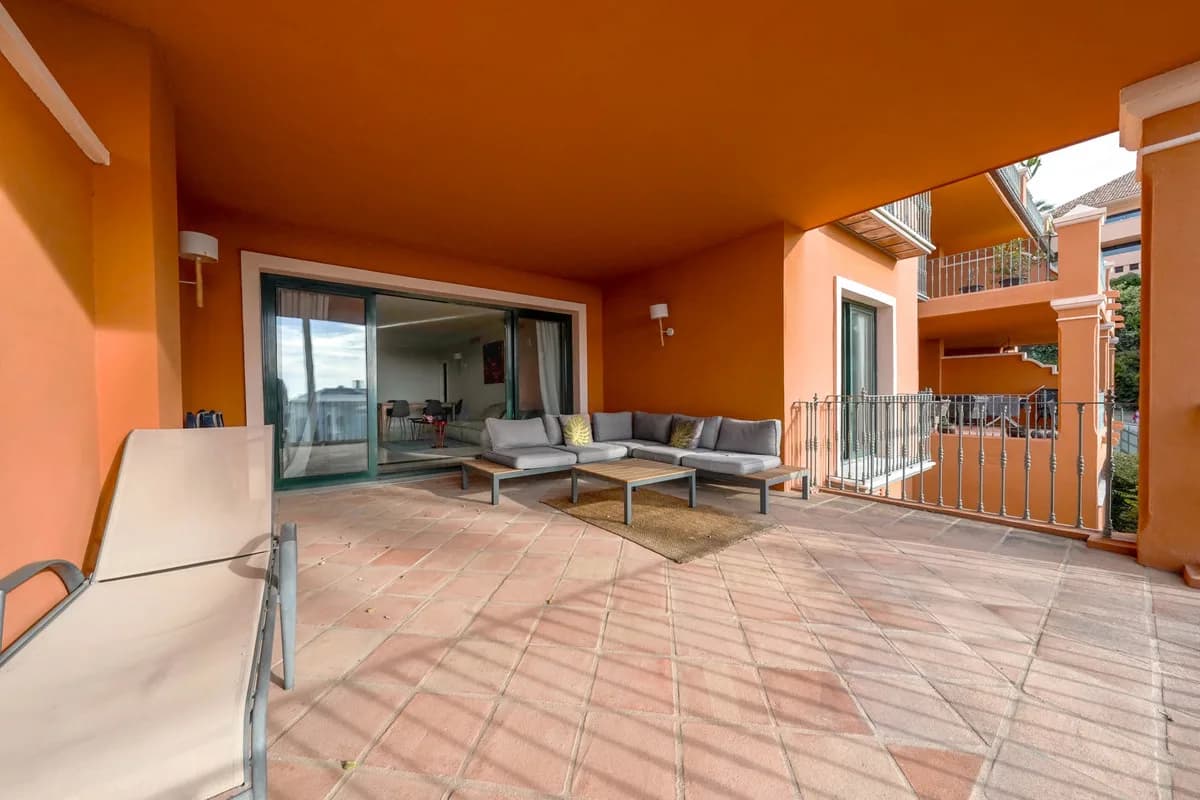 2 Bedroom Middle Floor Apartment for Sale in Monte Halcones, Málaga - Image 5