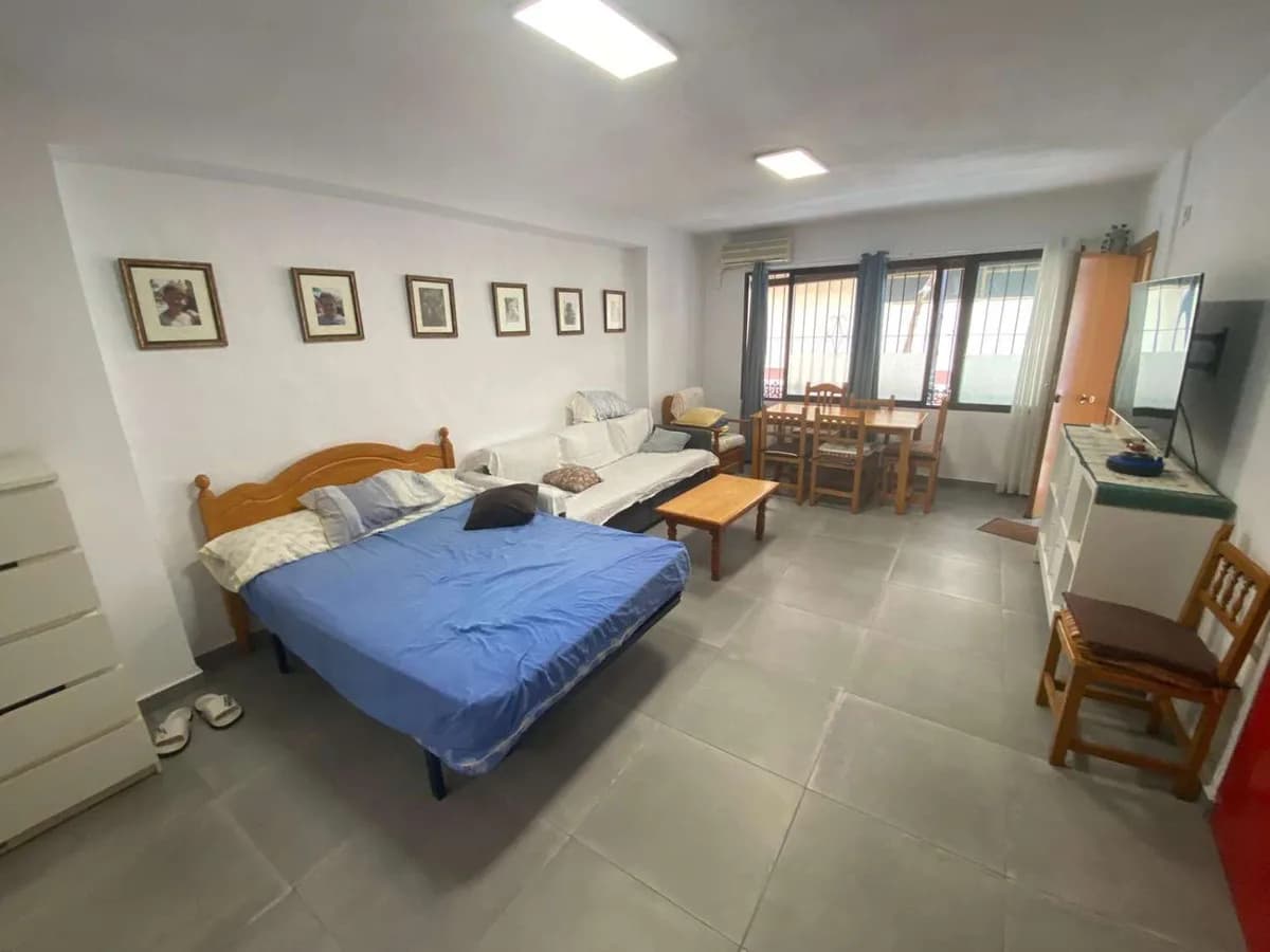 1 Bedroom Ground Floor Apartment for Sale in Fuengirola, Málaga - Image 8